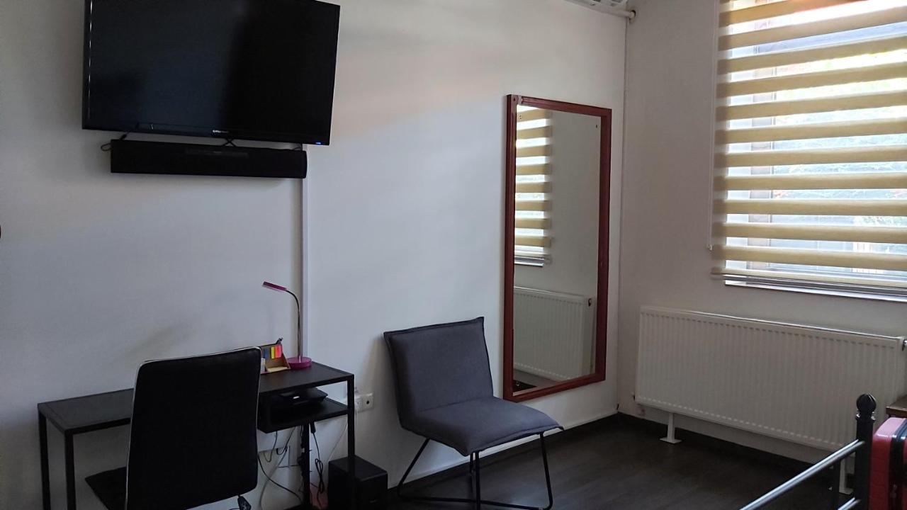 City Center Minimalist Apartment Oradea Exteriér fotografie